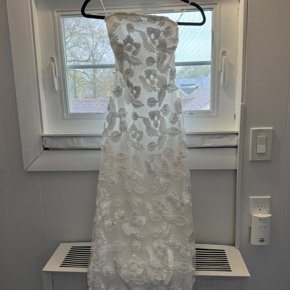 Leilani White Floral Textured Strapless Dress